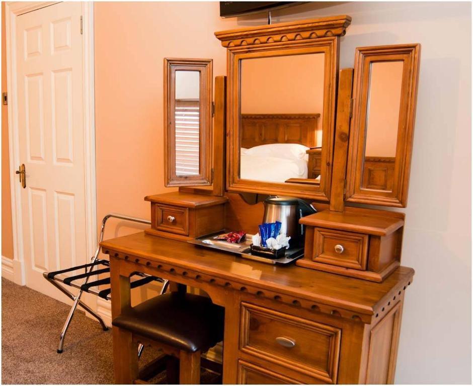 Hopper Inn Bar & Guest Accommodation Ballynaskreena Room photo