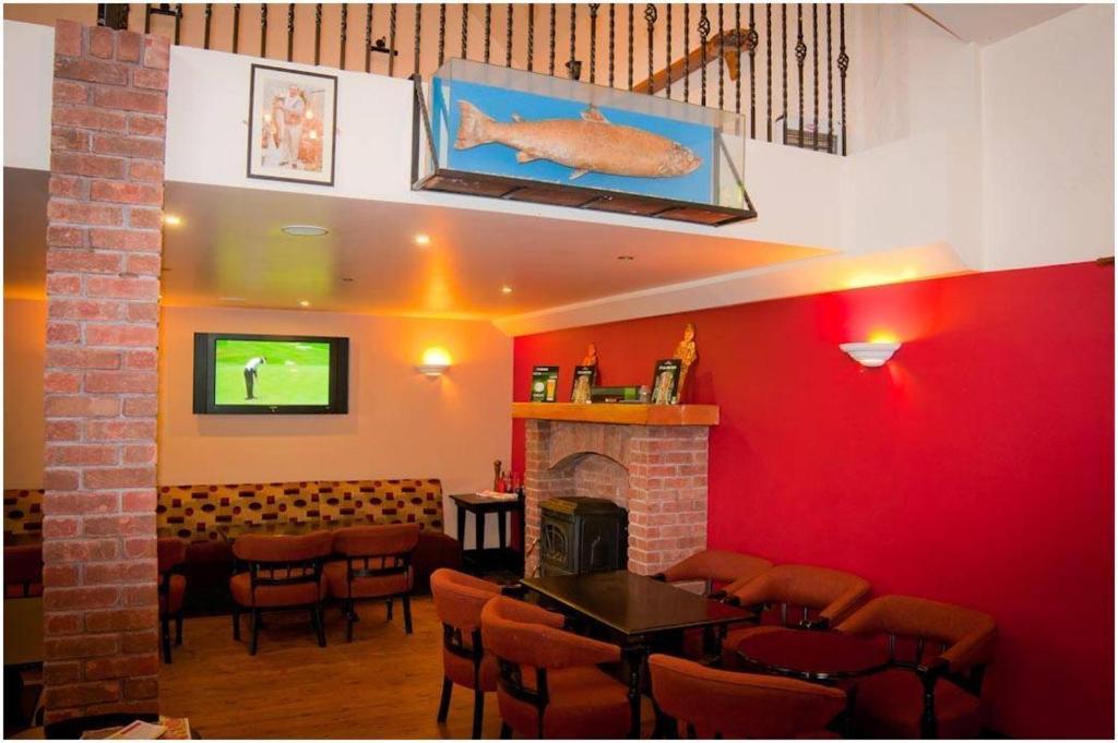 Hopper Inn Bar & Guest Accommodation Ballynaskreena Exterior photo